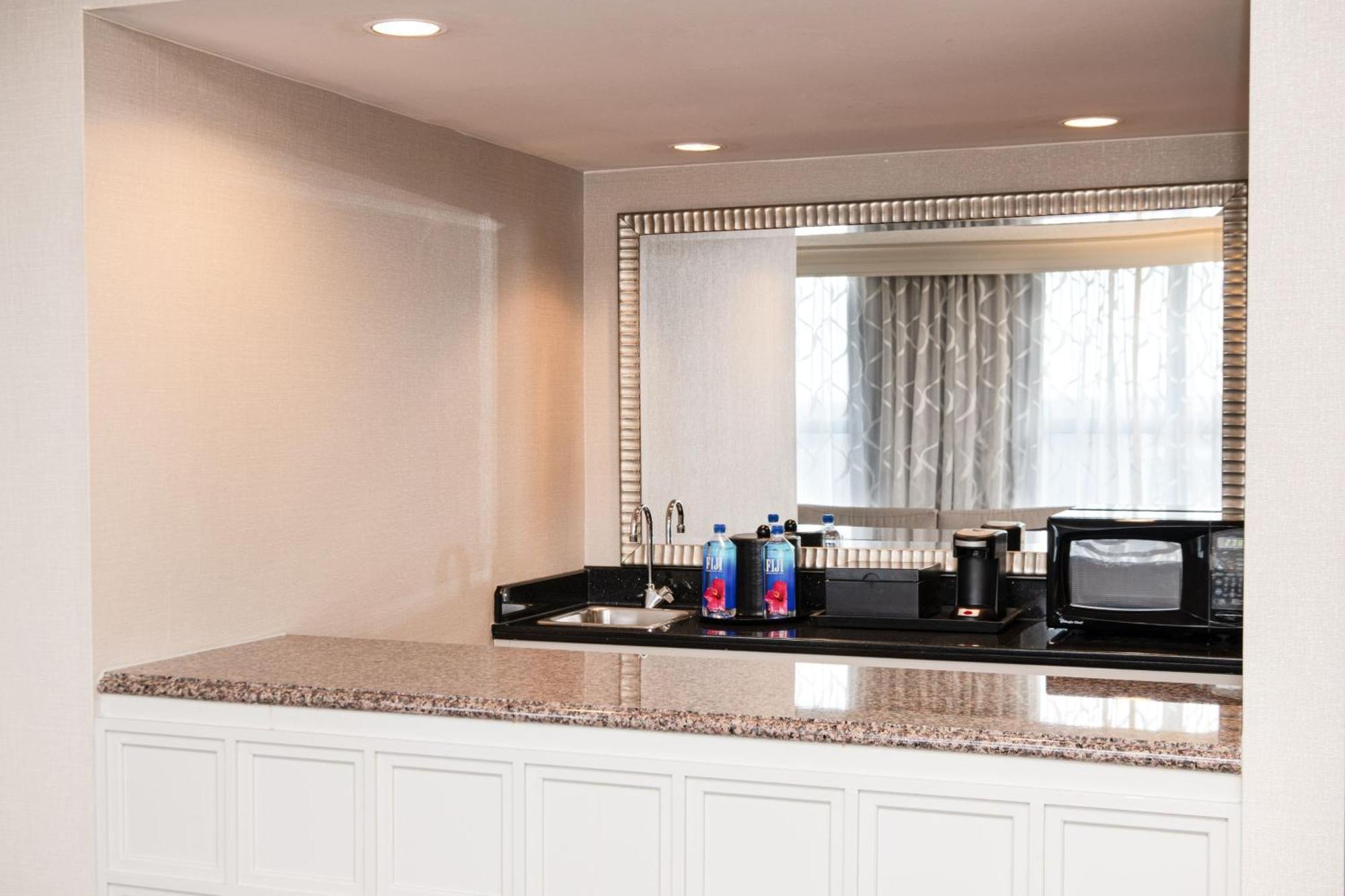 Chicago Marriott Suites Deerfield Bagian luar foto