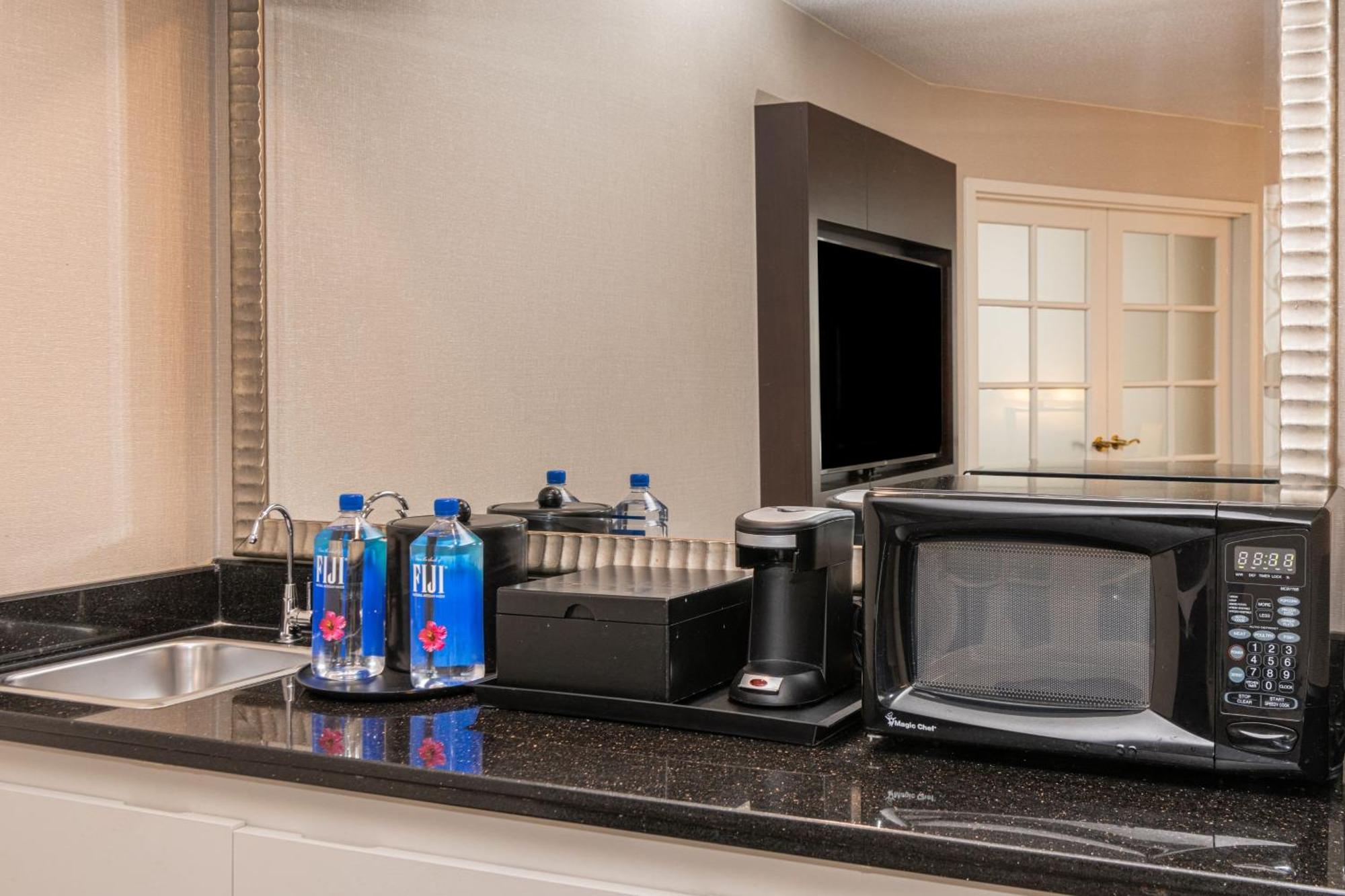 Chicago Marriott Suites Deerfield Bagian luar foto