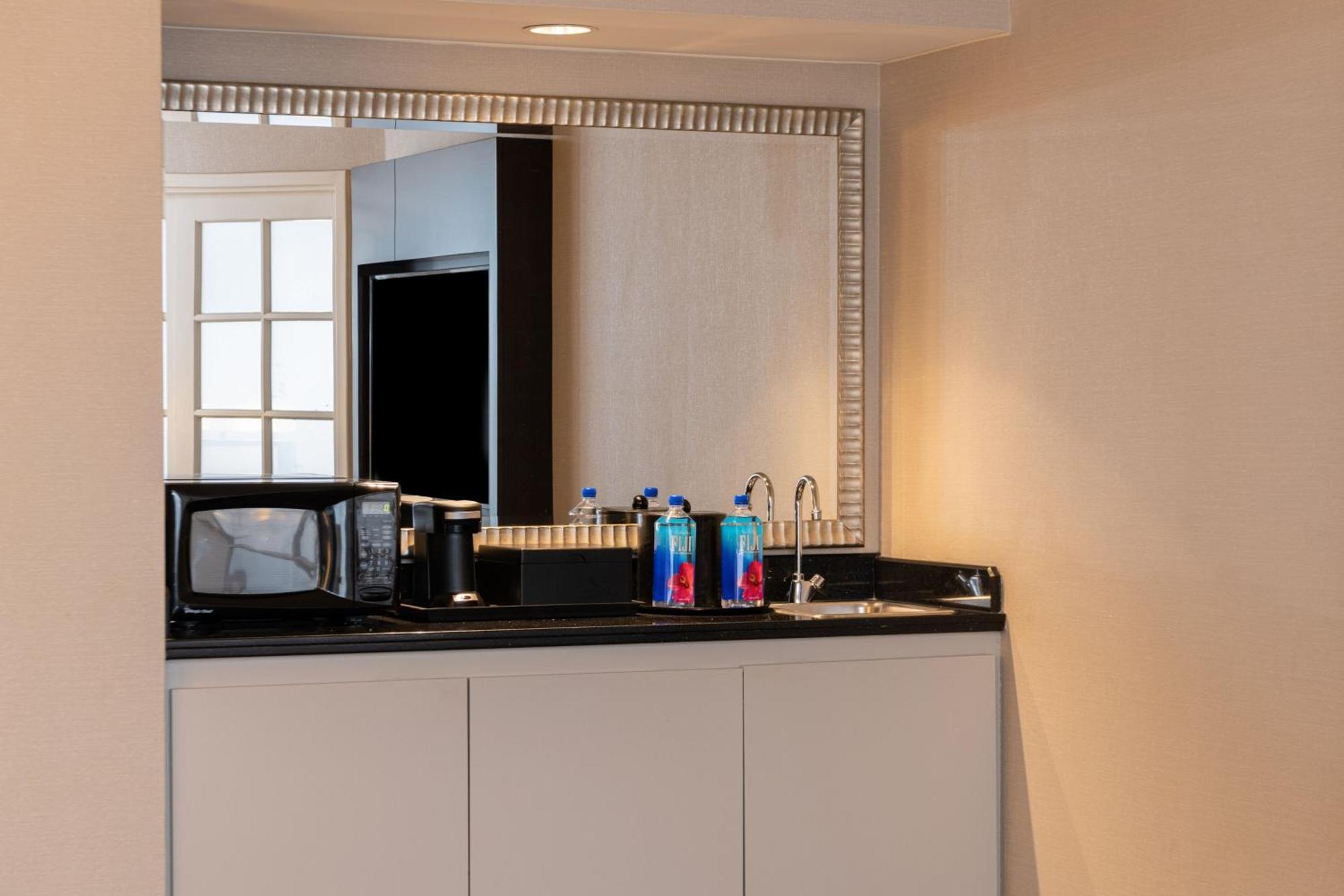 Chicago Marriott Suites Deerfield Bagian luar foto